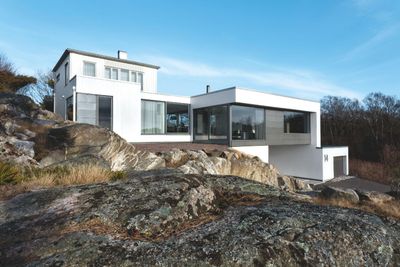 Schüco aporta eficiencia y estética a una vivienda en Särö con sus sistemas de ventanas y correderas