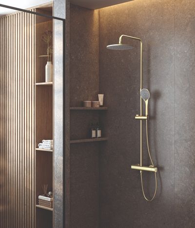 Genebre amplía su serie KLOE con una nueva columna de ducha en cuatro acabados