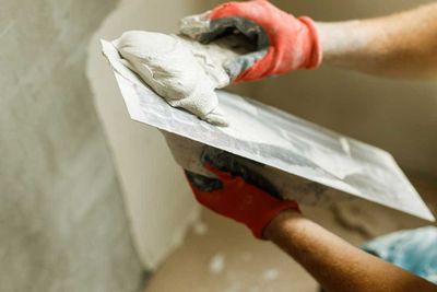 Yeso y pladur: propiedades, ventajas y aplicaciones en la construcción actual