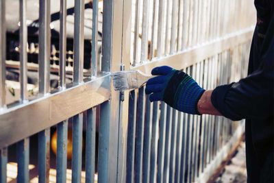 Ignifugaciones Generales explica cómo los recubrimientos anticorrosivos protegen los metales