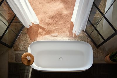 Sanycces lleva el diseño español de baño a Cersaie 2025 con Oasis, Ofuro y Dedal