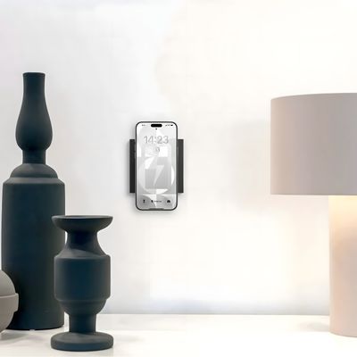 JUNG lleva la carga inalámbrica de los smartphones directamente a la pared