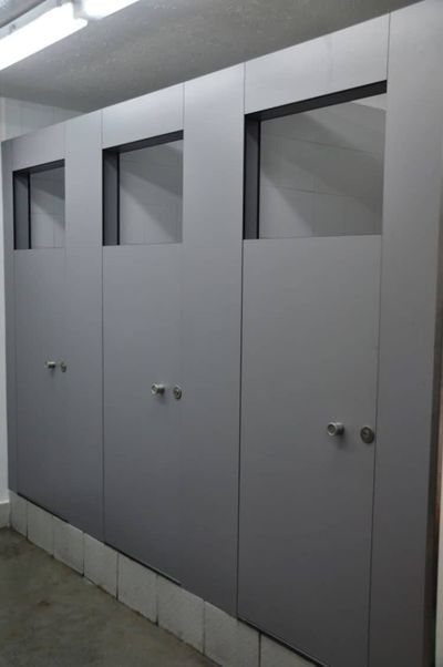¿Qué son las puertas panel sándwich y por qué están revolucionando el sector?