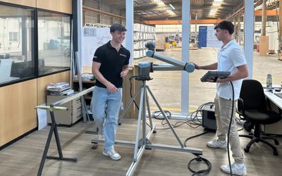 Universidad y empresa unen fuerzas para dar nueva vida a un robot industrial