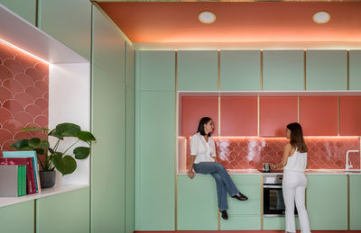 OOIIO Arquitectura escoge la cerámica de APE Grupo para convertir una antigua mercería en un cosmopolita loft madrileño