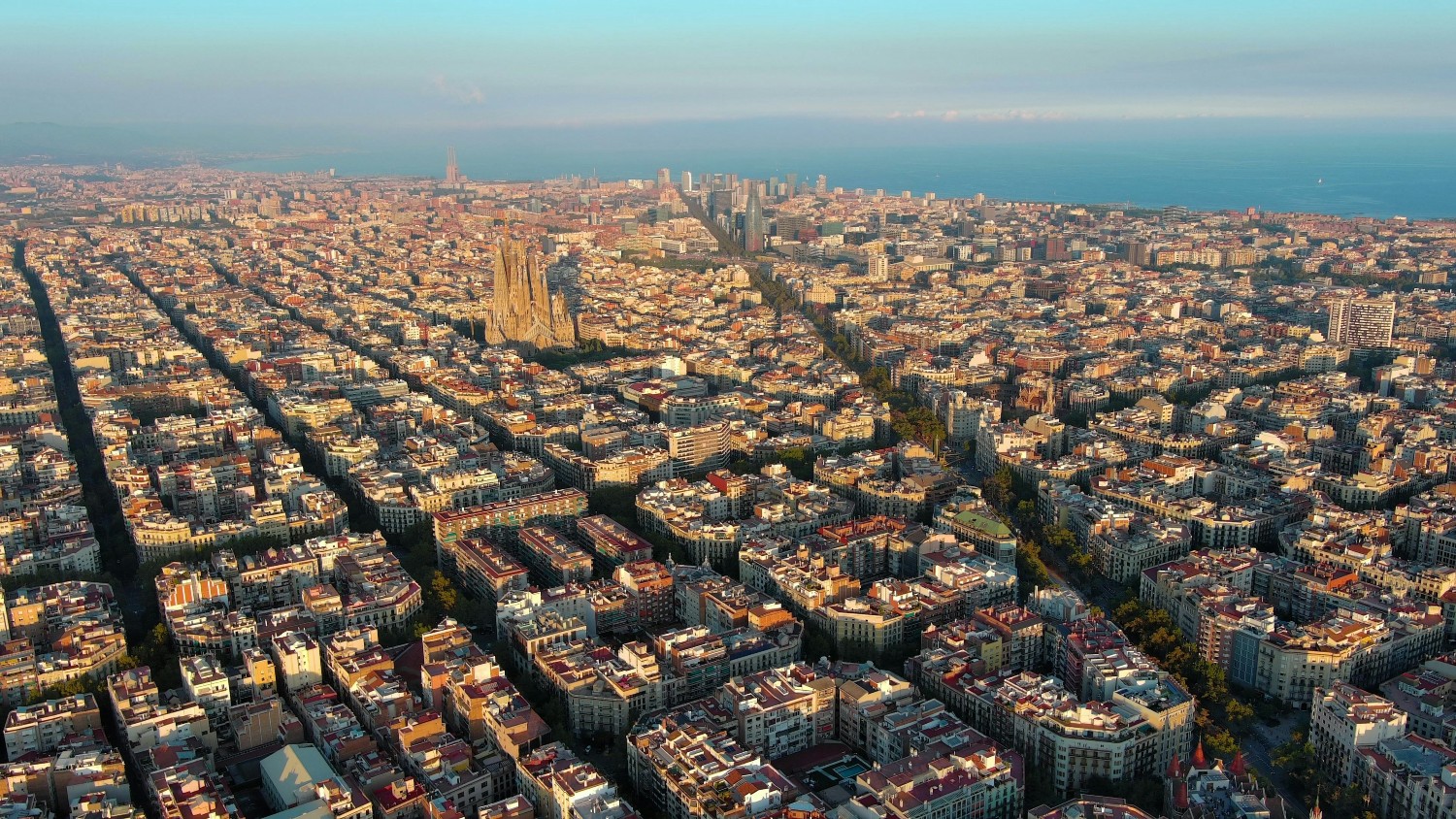 Barcelona sitúa la rehabilitación en el centro del debate arquitectónico
