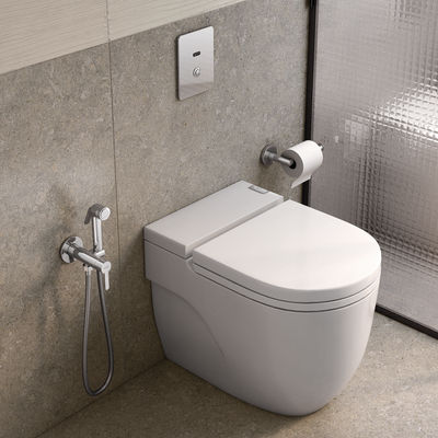 Gana espacio en el baño con el nuevo set mezclador sanitario de ducha con soporte de Genebre